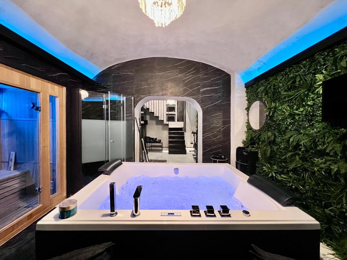 Romantic Wellness Apartment Colosseo Екстер'єр фото