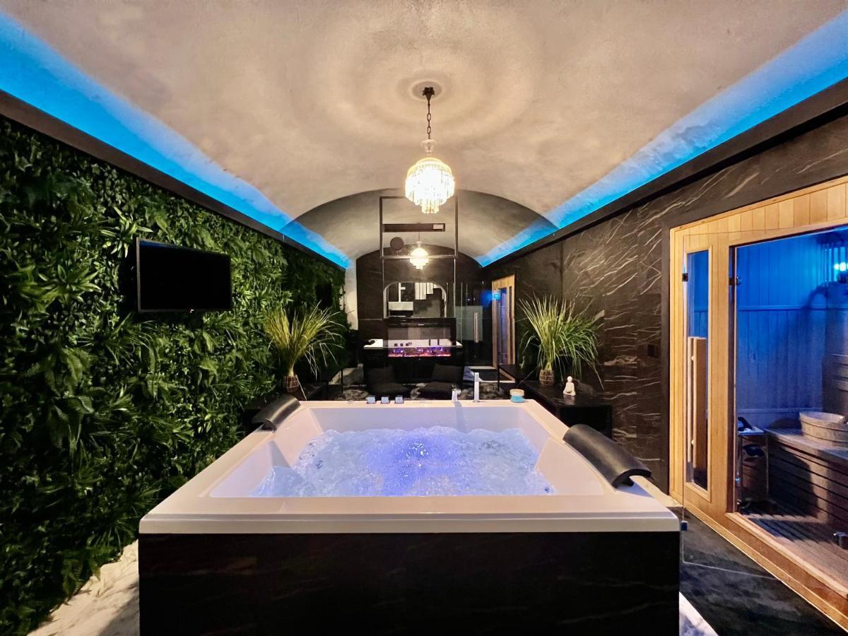 Romantic Wellness Apartment Colosseo Екстер'єр фото