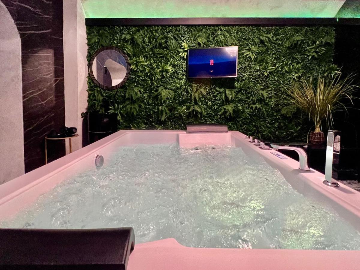 Romantic Wellness Apartment Colosseo Екстер'єр фото
